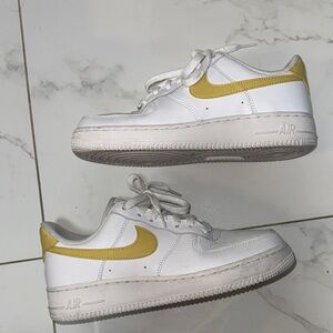 Air Force 1 Saturn gold